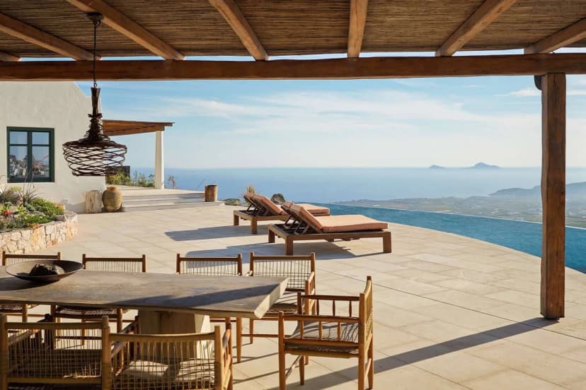 Serene Santorini Villa: Infinity Pool & Sea View