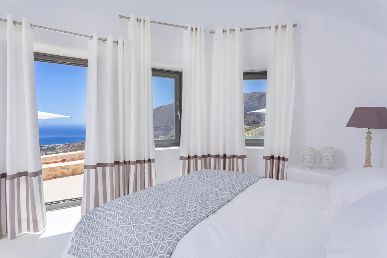 Luxury 5BR Santorini Villa with Infinity Pool  photo 3