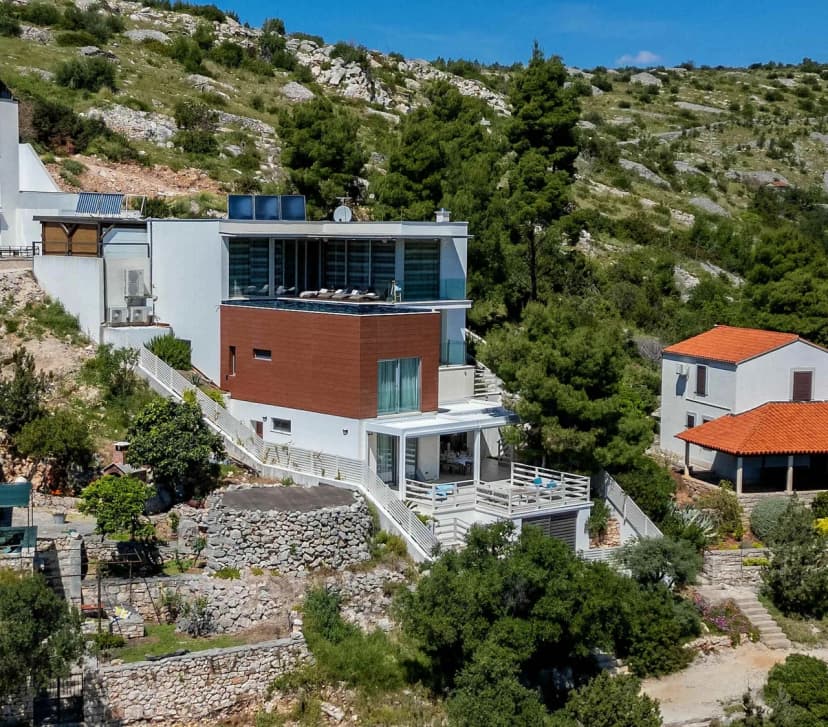 Peaceful Villa Surrounded By Pine Trees
