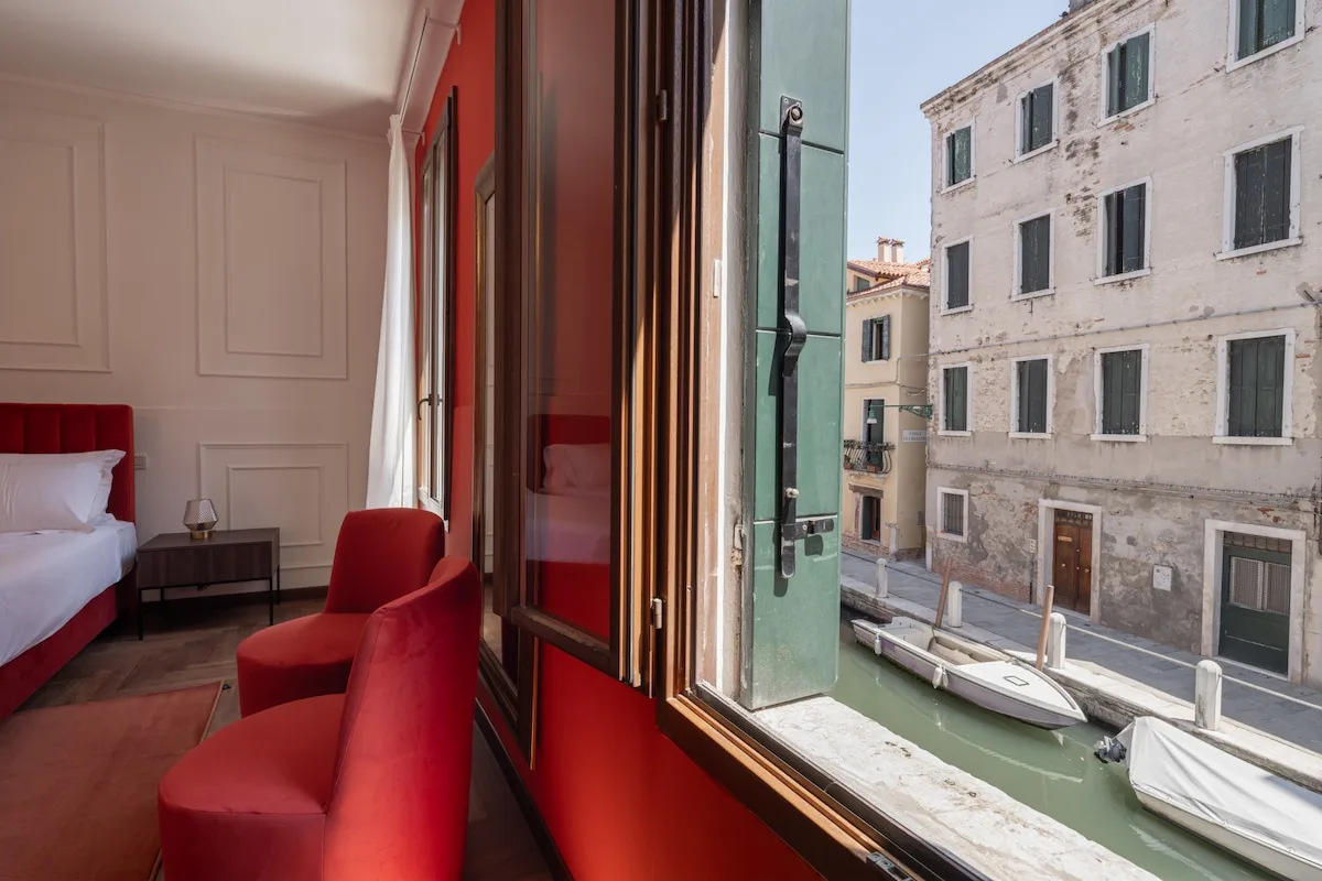 Venetian Velvet photo 5