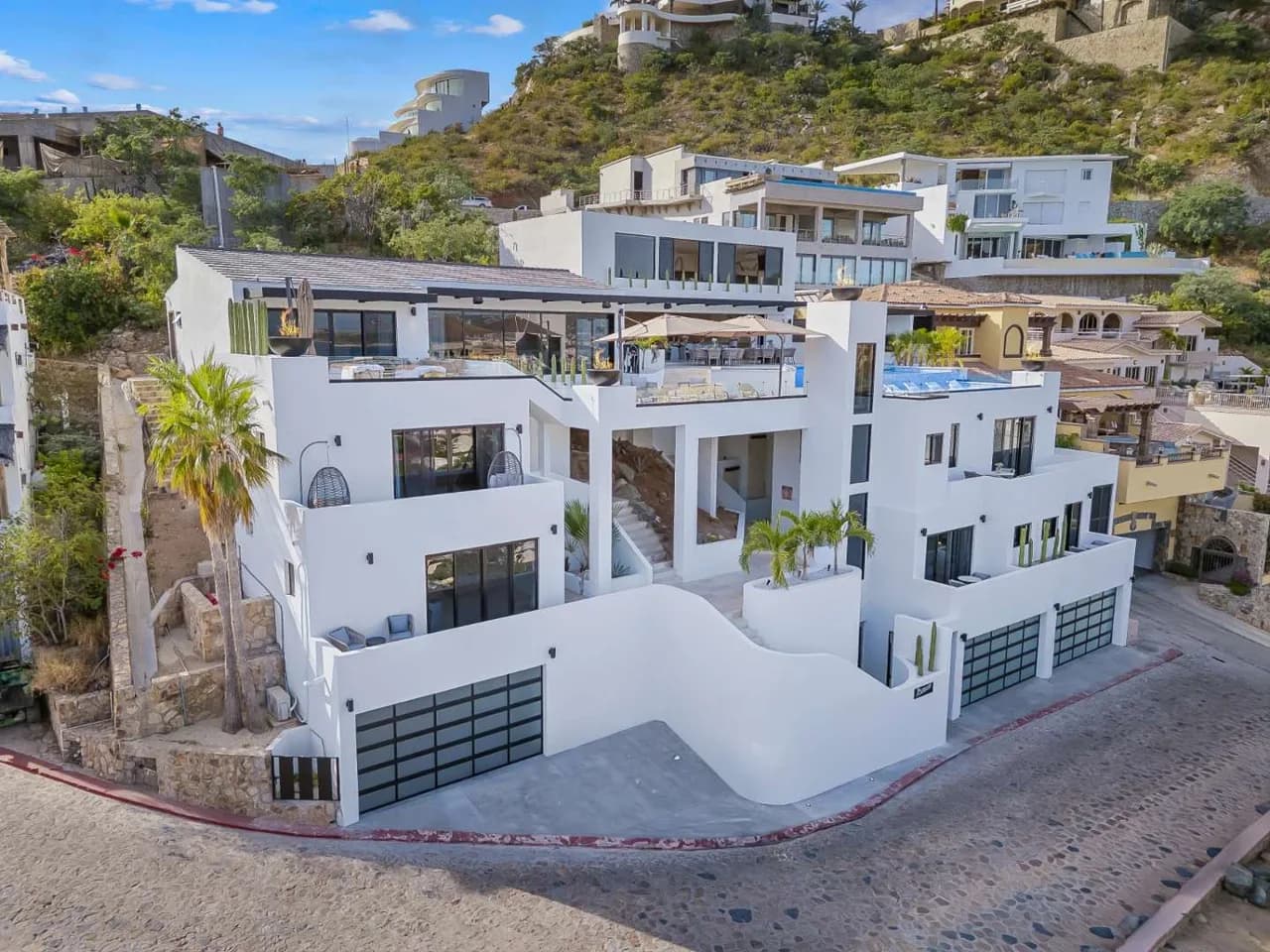 Spacious Luxury Villa With Eight Suites