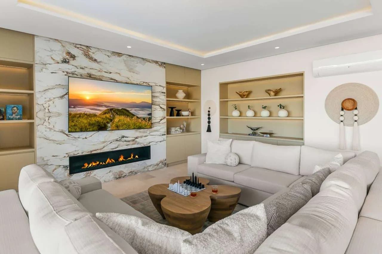 Spacious Luxury Villa With Eight Suites photo 2