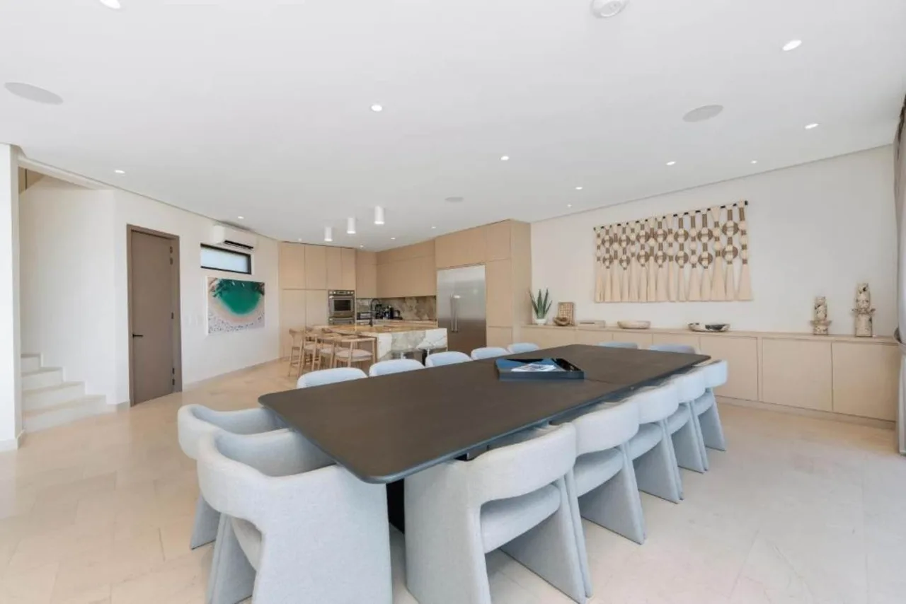 Spacious Luxury Villa With Eight Suites photo 4