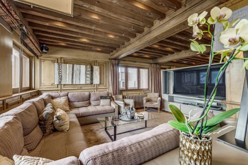 Luxury Chalet With Stunning Mountain Views