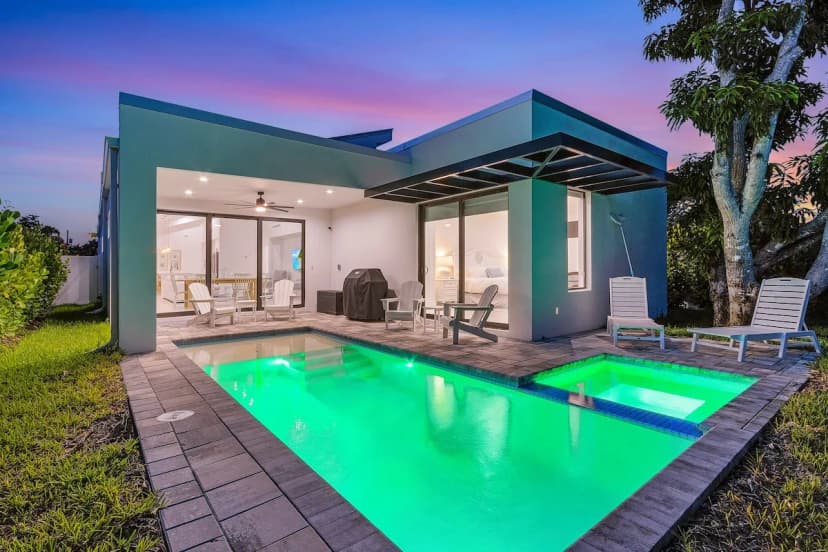 Modern Naples Beach Home, Pool, Hot Tub & 2 Master Suites