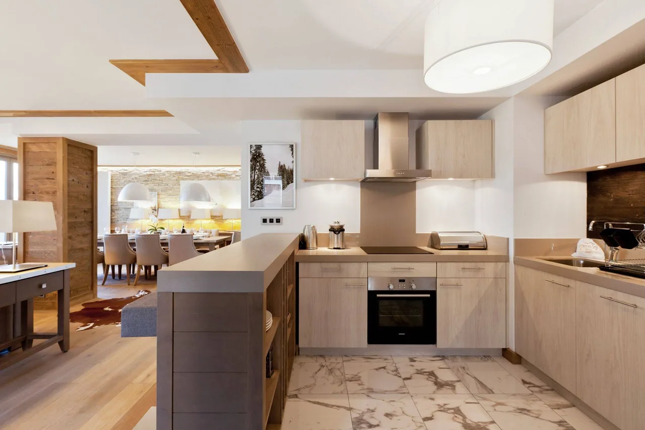 Refined Alpine Living Near The Slopes photo 4