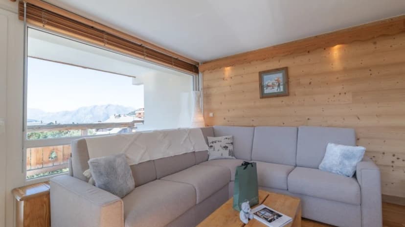 Panoramic Mountain Views From Alpine Apartment