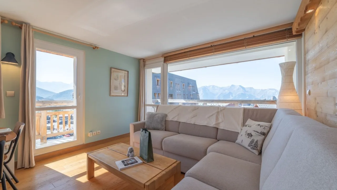 Panoramic Mountain Views From Alpine Apartment photo 4