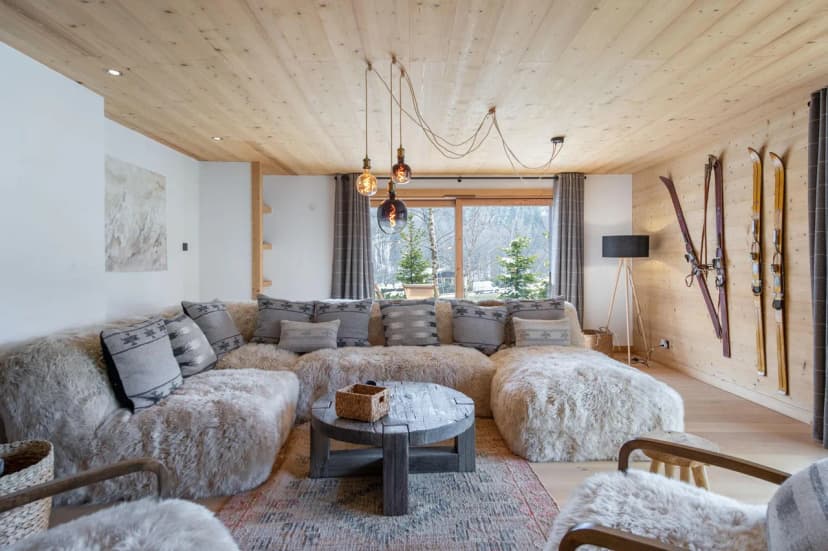 Large Alpine Apartment Near Ski Slopes