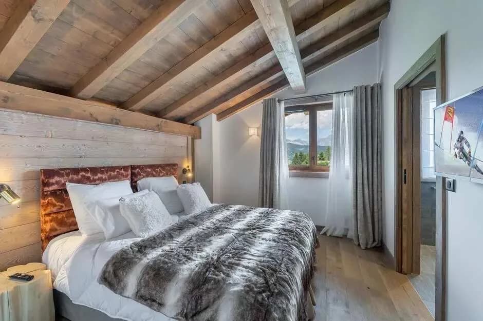 Refined Megève Duplex With Terrace Views photo 3