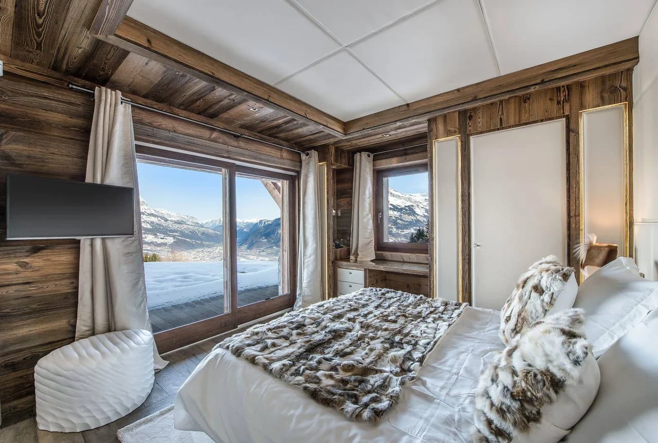 Luxury Chalet Near Princesse Ski Slopes photo 3