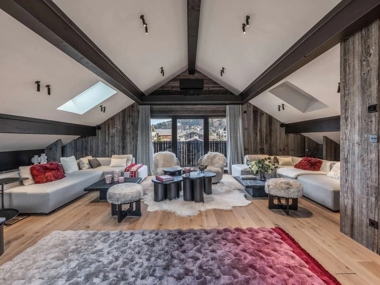  Contemporary Retreat With Five Ensuite Bedrooms photo 2