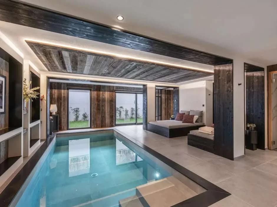  Contemporary Retreat With Five Ensuite Bedrooms photo 4