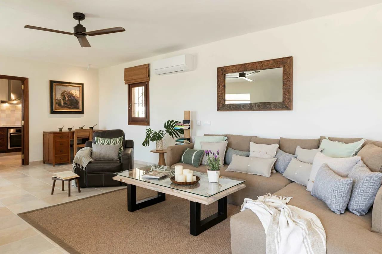 Refurbished Villa With Private Pool Views photo 2