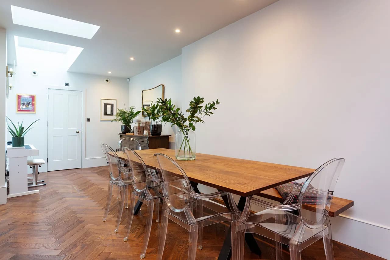 Contemporary Three Bedroom Retreat in London photo 5