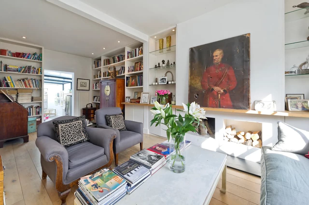 Vintage Chic Three Bedroom Apartment in London photo 3