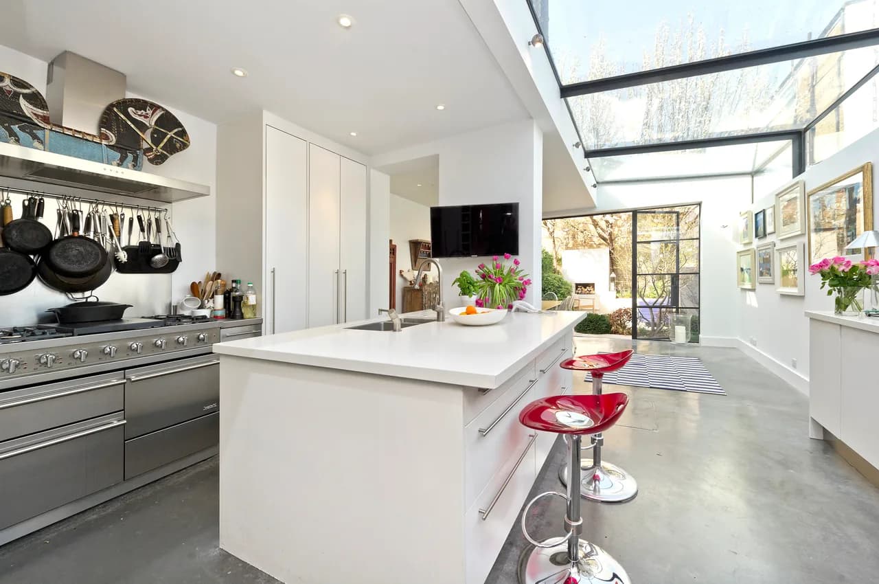 Vintage Chic Three Bedroom Apartment in London photo 5