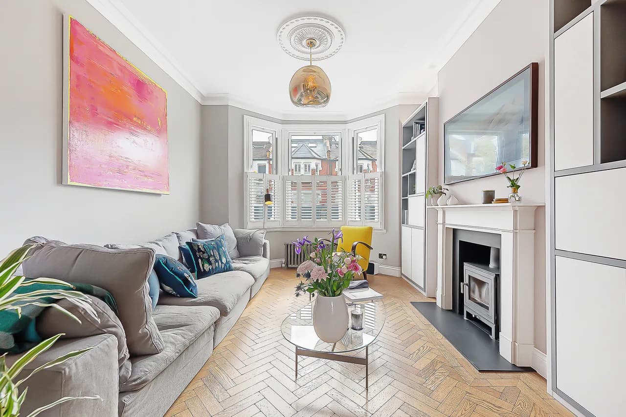 Charming Three-Bedroom Retreat in Clapham photo 3