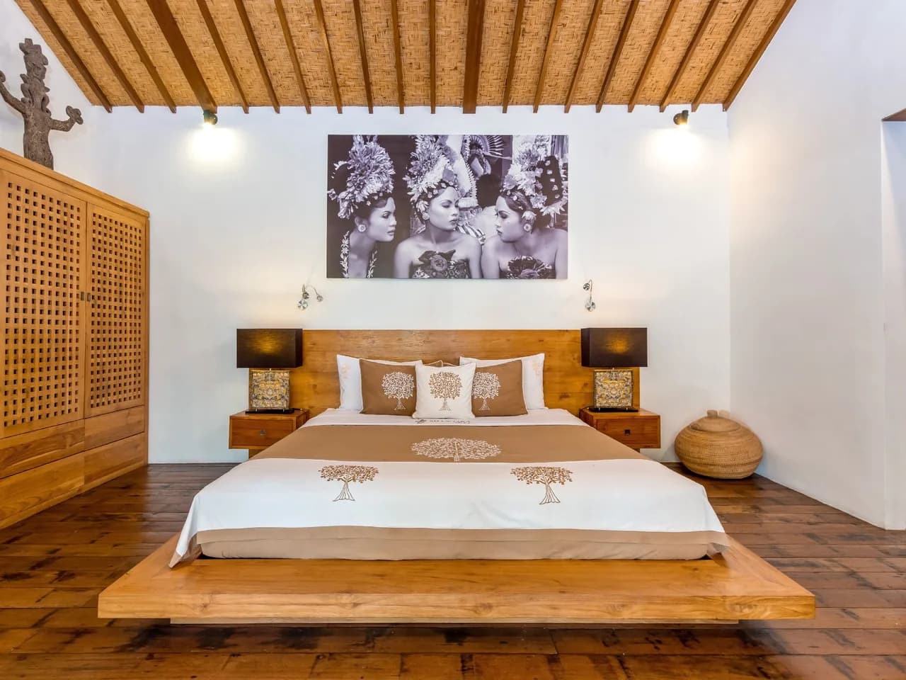 Private Pool Three Bedroom Villa in Seminyak photo 4