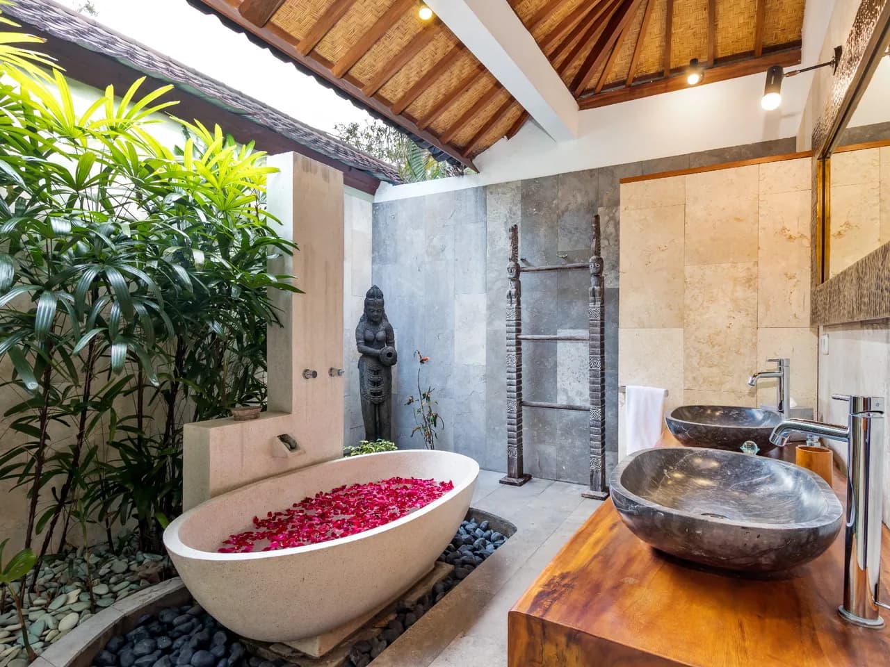 Private Pool Three Bedroom Villa in Seminyak photo 5
