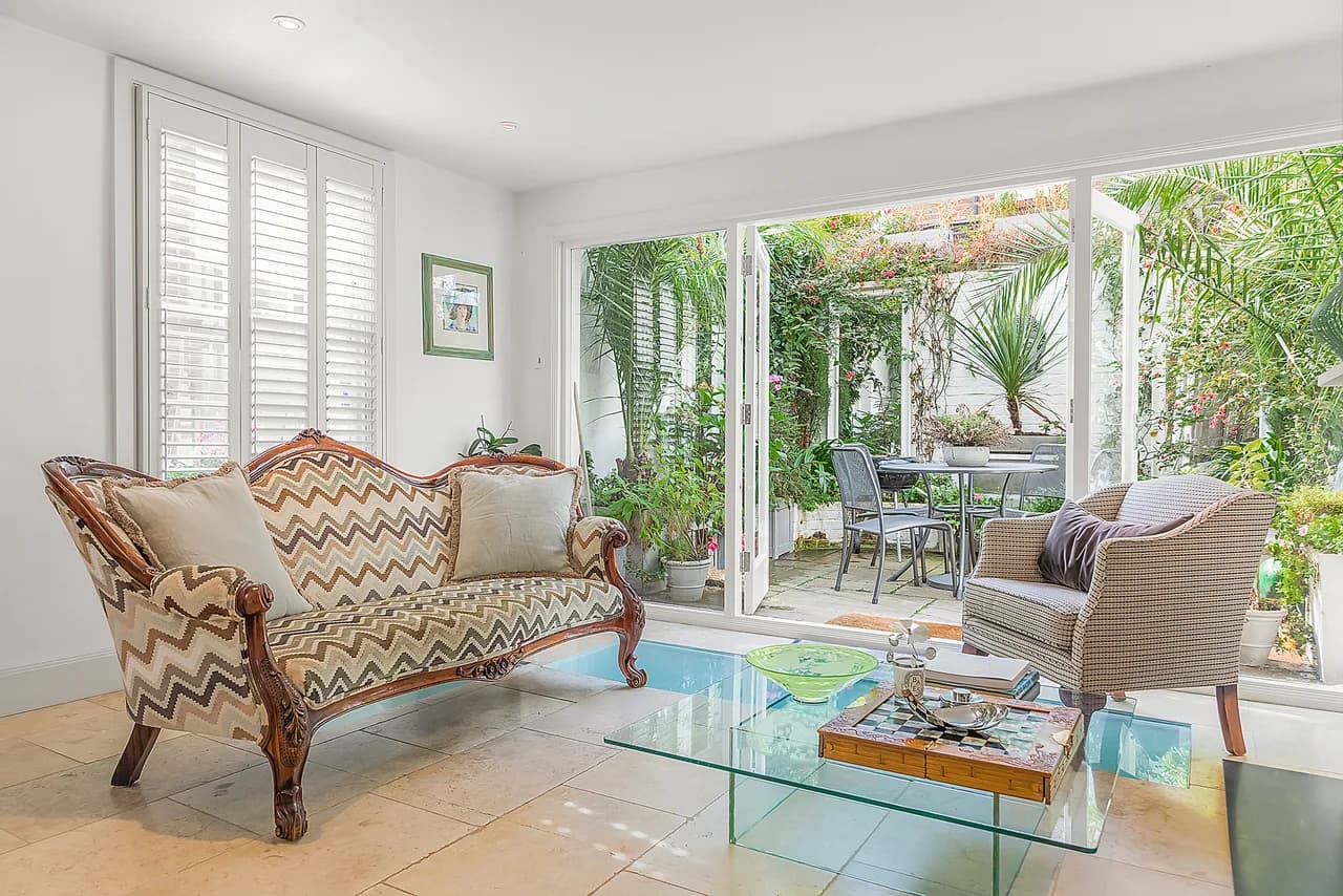Charming Terrace Villa in London photo 2