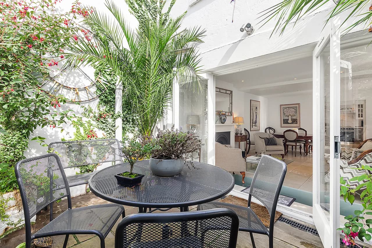 Charming Terrace Villa in London photo 3