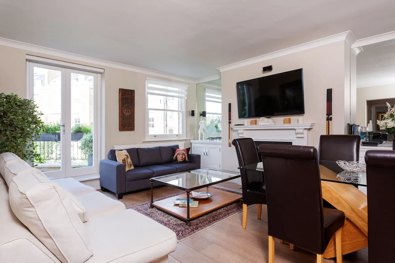 Balcony Retreat Three Bedroom Apartment in London photo 2