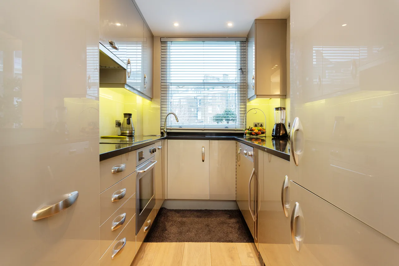 Balcony Retreat Three Bedroom Apartment in London photo 5
