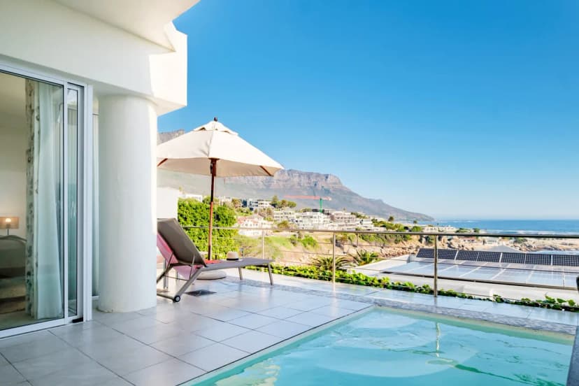 Holiday Apartment w Sea Views & Pool CBT Suite