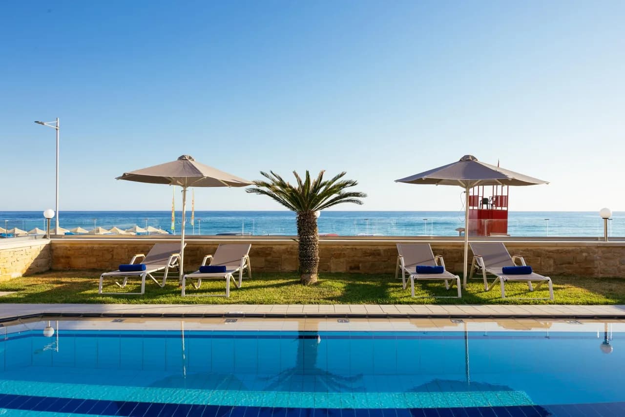 Beachfront Six-Bedroom Villa in Rethymno photo 2