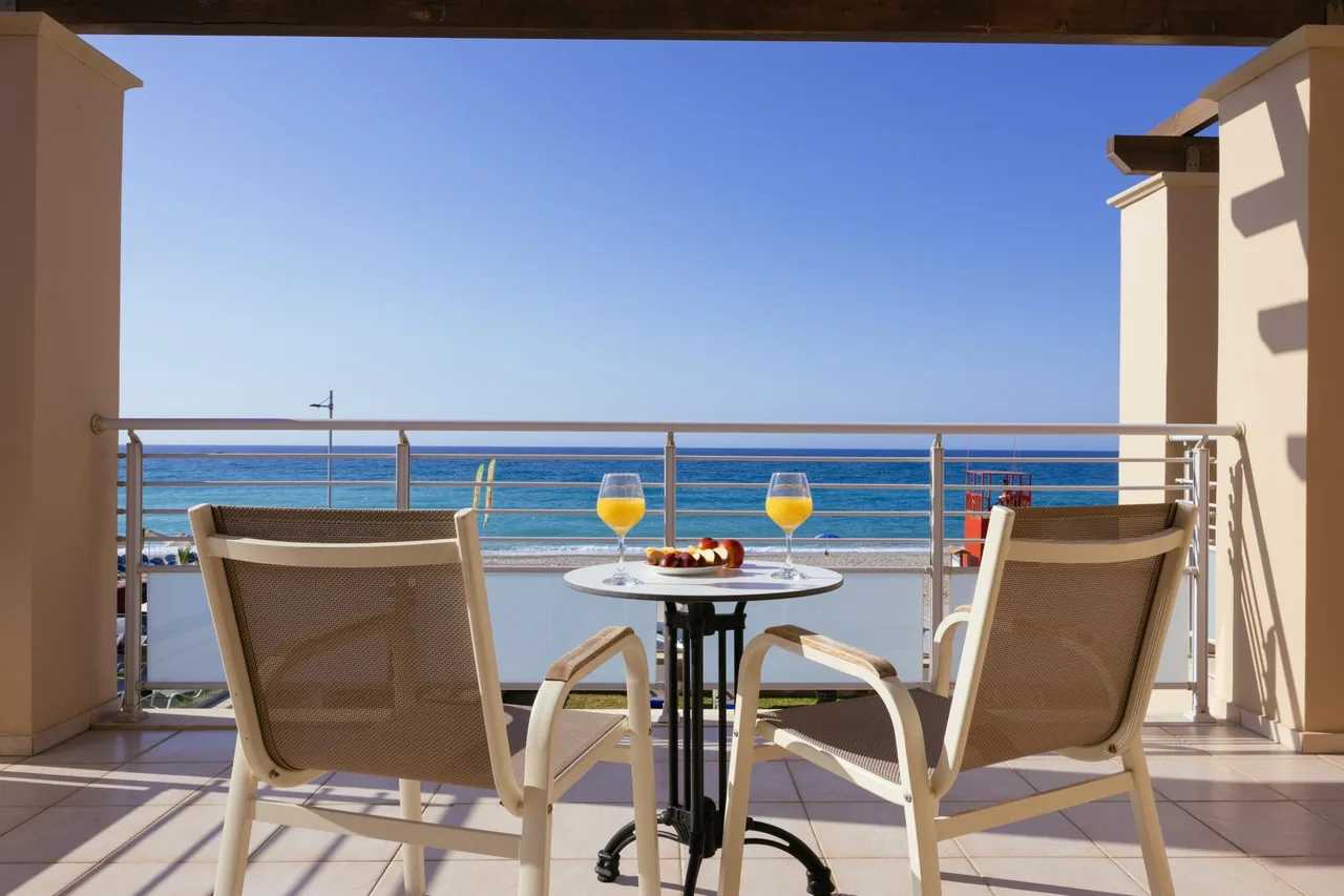 Beachfront Six-Bedroom Villa in Rethymno photo 3