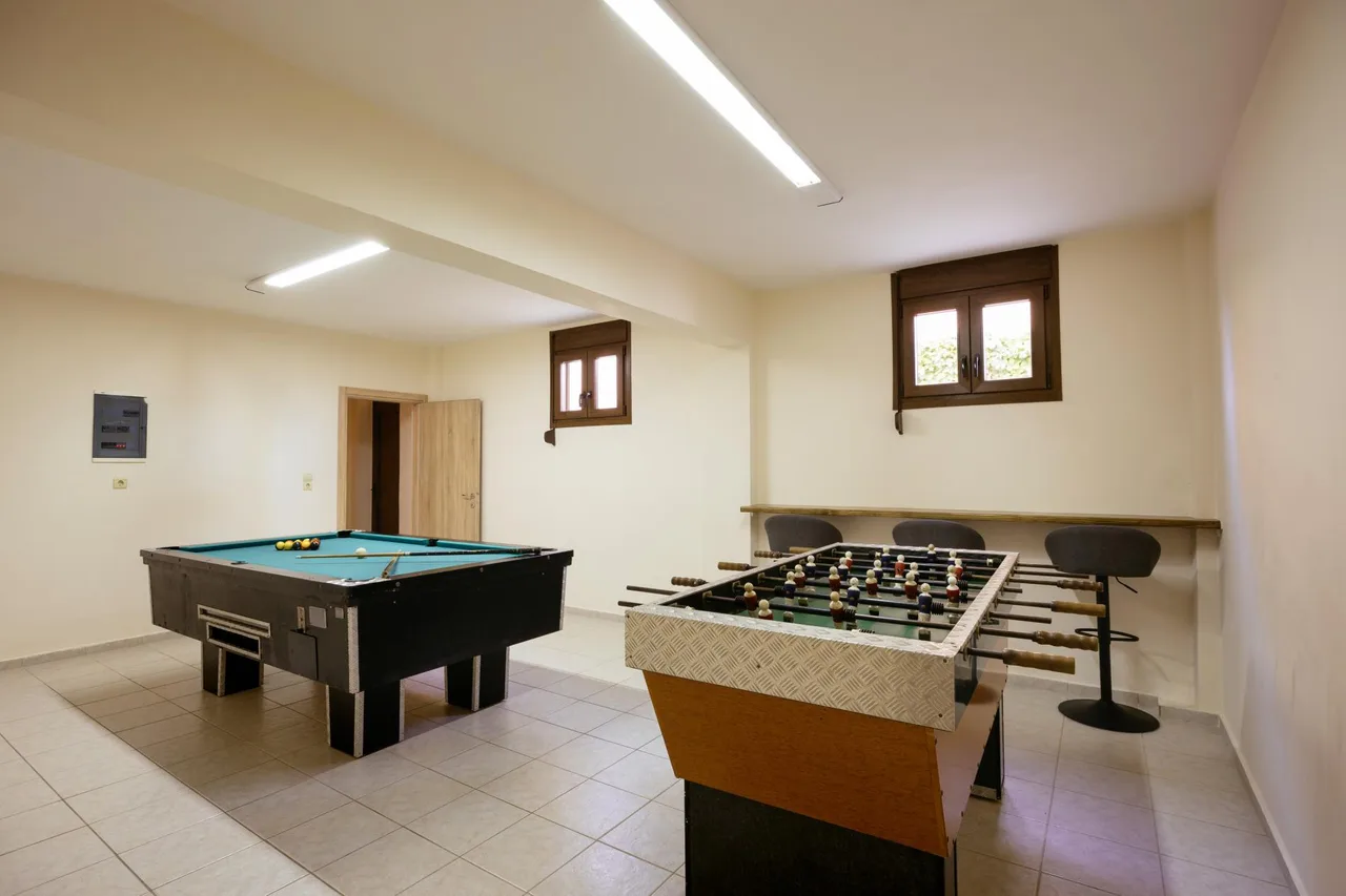 Beachfront Six-Bedroom Villa in Rethymno photo 5