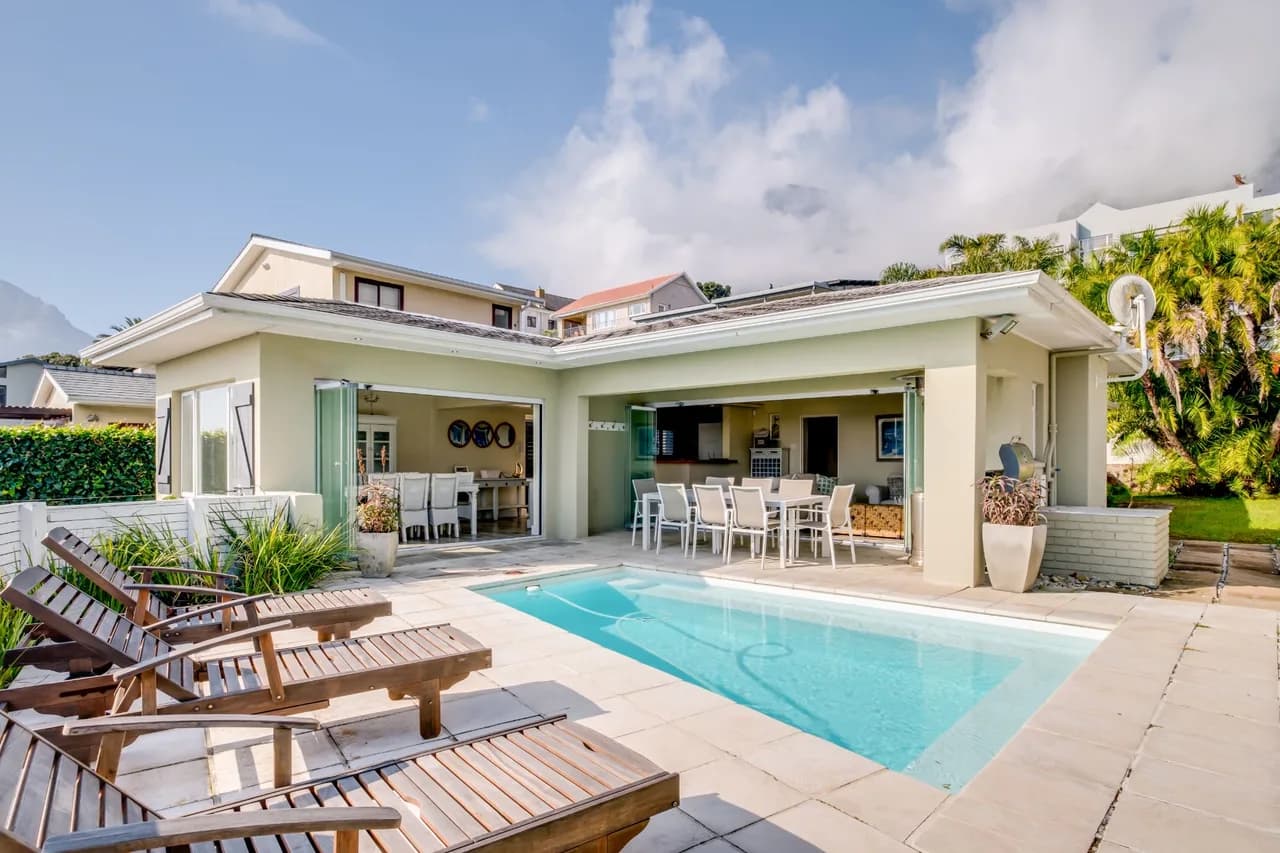 Beach-Style Villa with Pool in Cape Town photo 2
