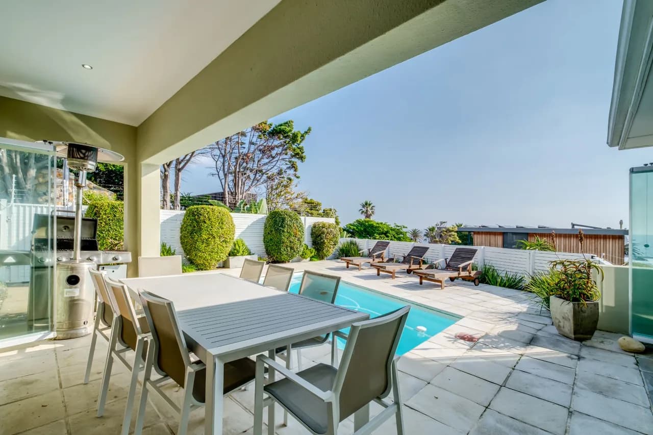 Beach-Style Villa with Pool in Cape Town photo 5