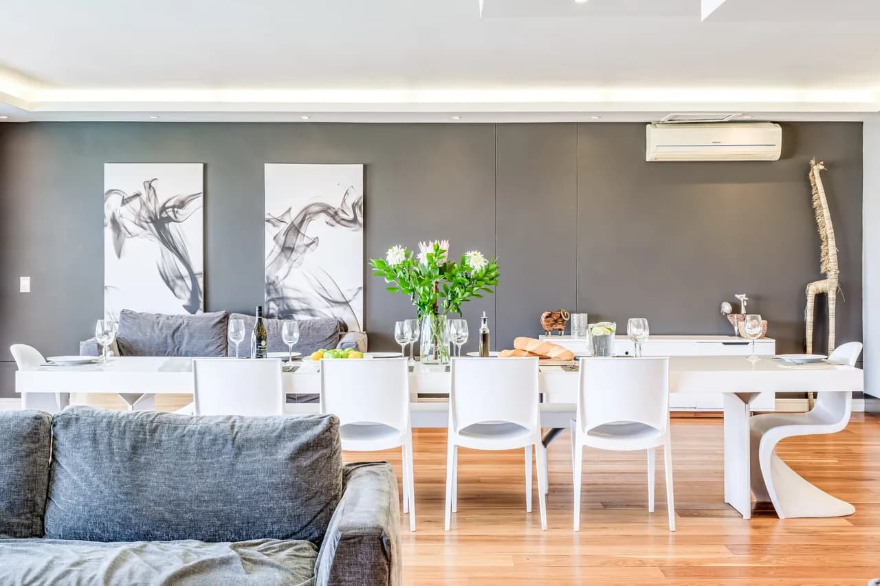 Spacious Four Bedroom Apartment in Cape Town photo 2