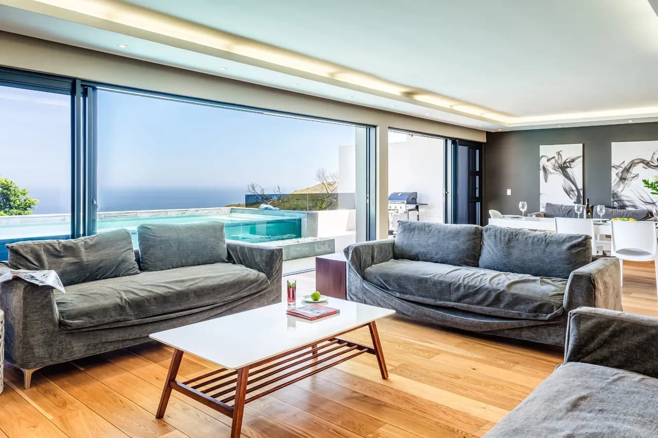 Spacious Four Bedroom Apartment in Cape Town photo 5