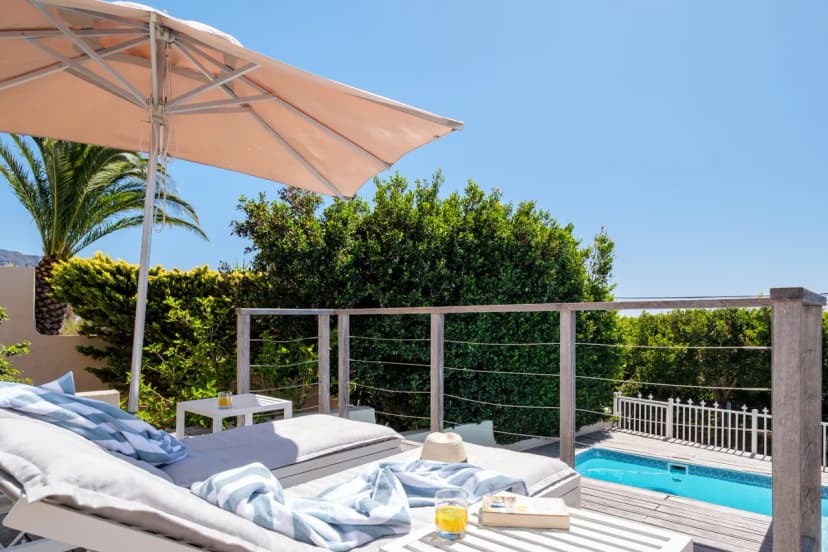 Compact Camps Bay Holiday Apartment with Private Pool Sea Escape