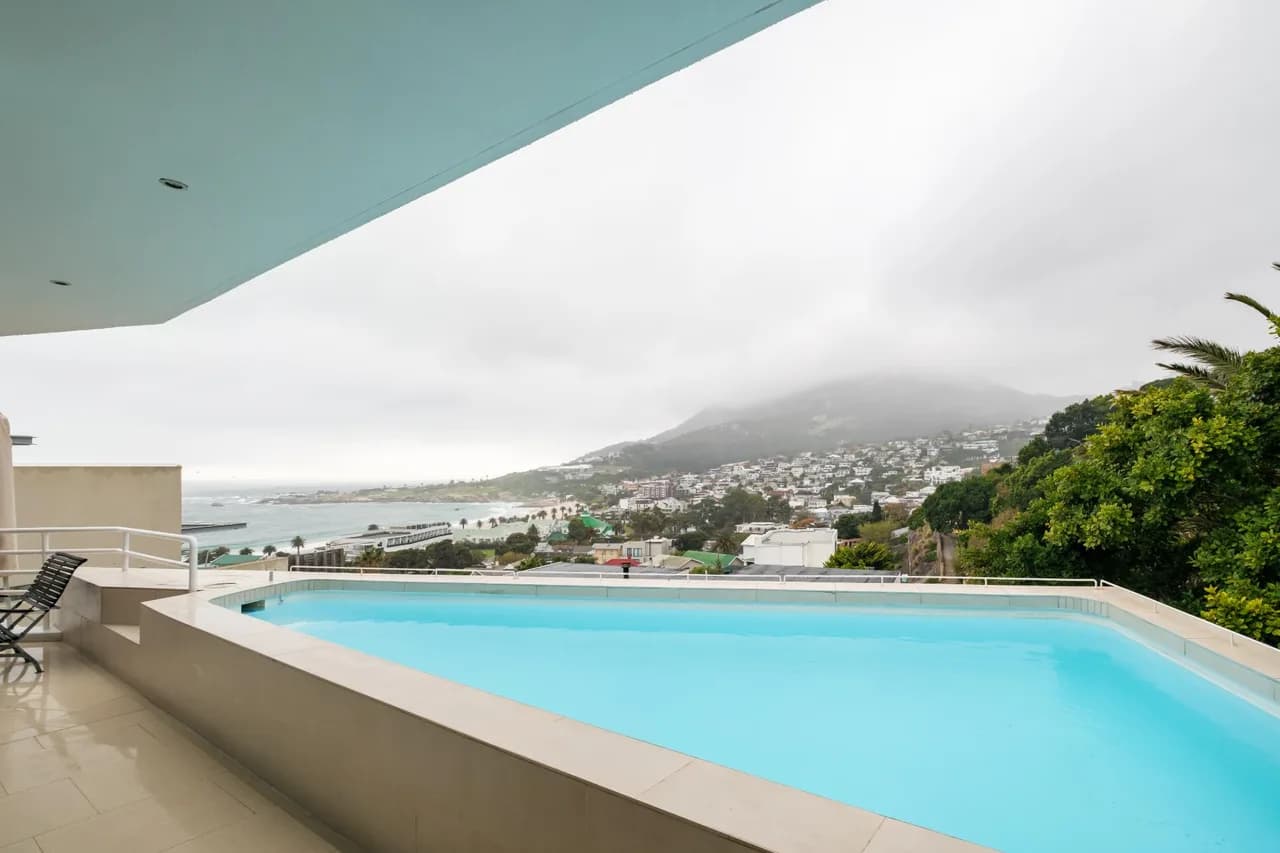 Spacious Six Bedroom Villa with Pool in Cape Town photo 2
