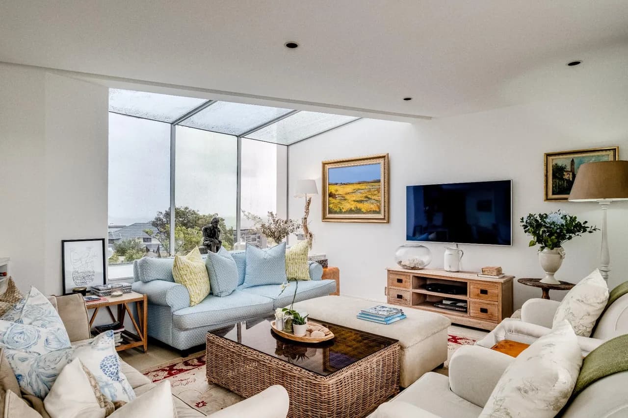 Spacious Six Bedroom Villa with Pool in Cape Town photo 5