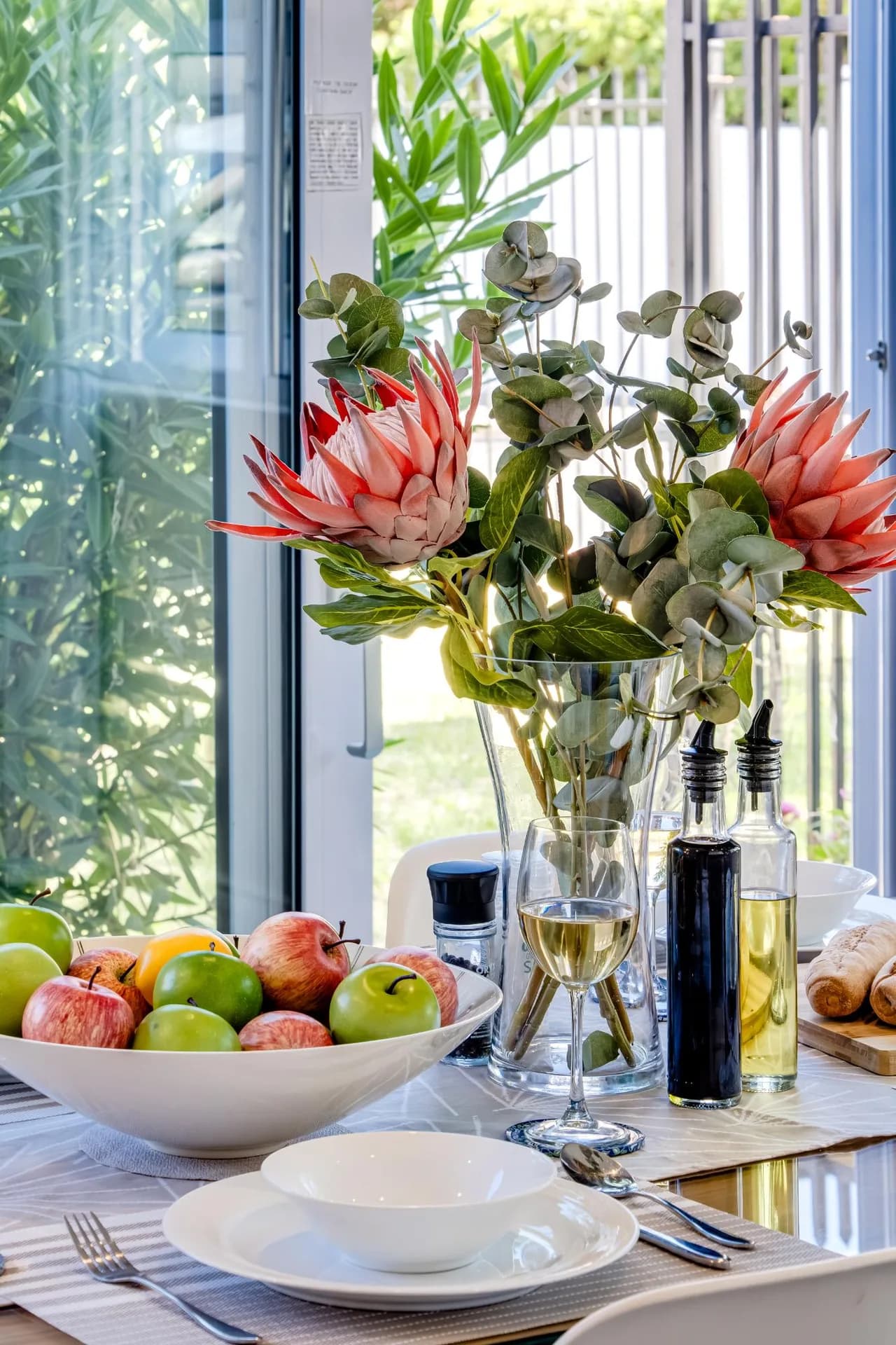 Modern Two Bedroom Apartment in Camps Bay Cape Town photo 4