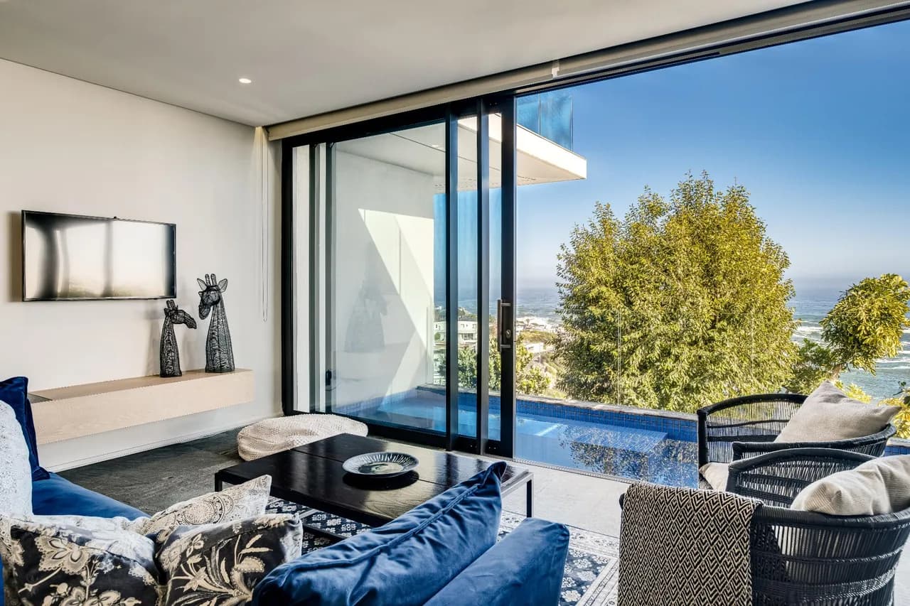 Ocean View Three Bedroom Apartment in Cape Town photo 2