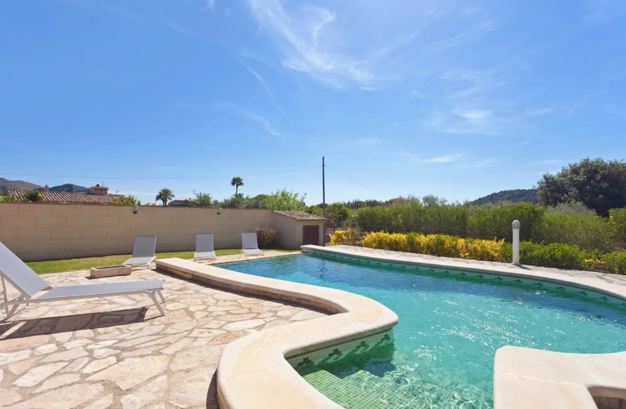Terrace Two Bedroom Villa in Pollença photo 3