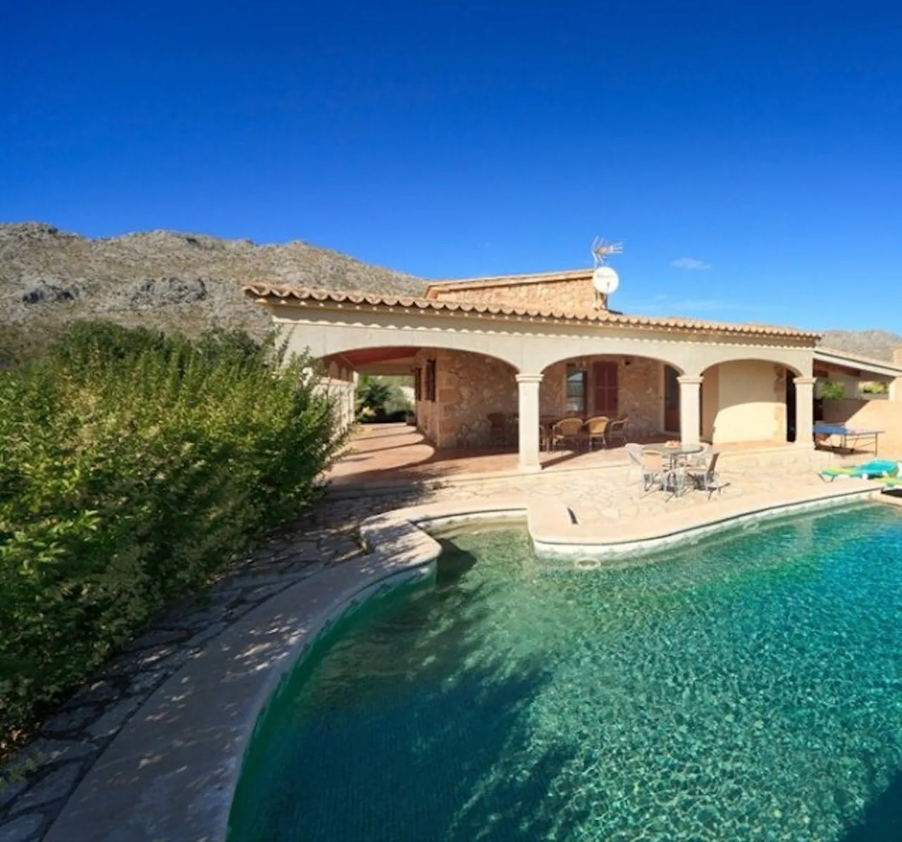 Terrace Two Bedroom Villa in Pollença photo 4