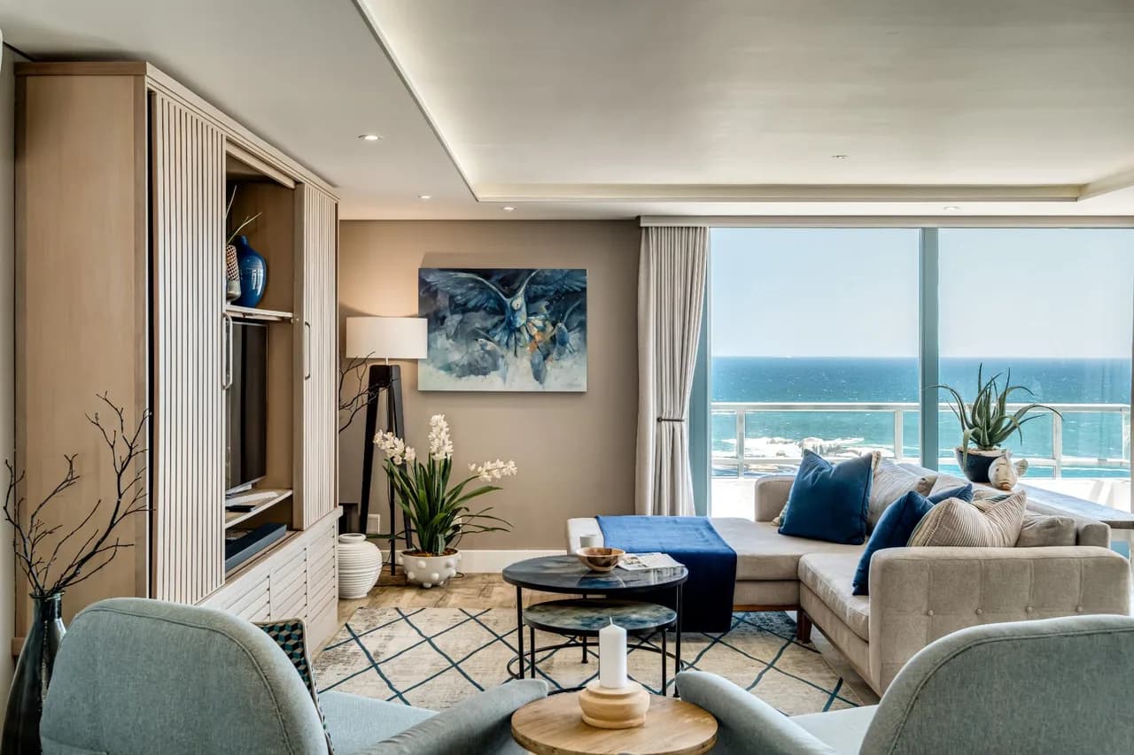 Stylish Three Bedroom Apartment in Camps Bay, Cape Town photo 2