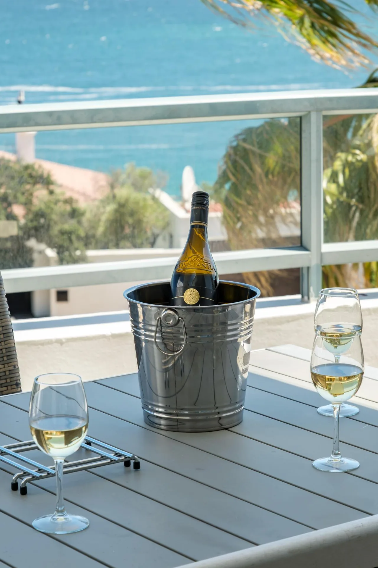 Stylish Three Bedroom Apartment in Camps Bay, Cape Town photo 3