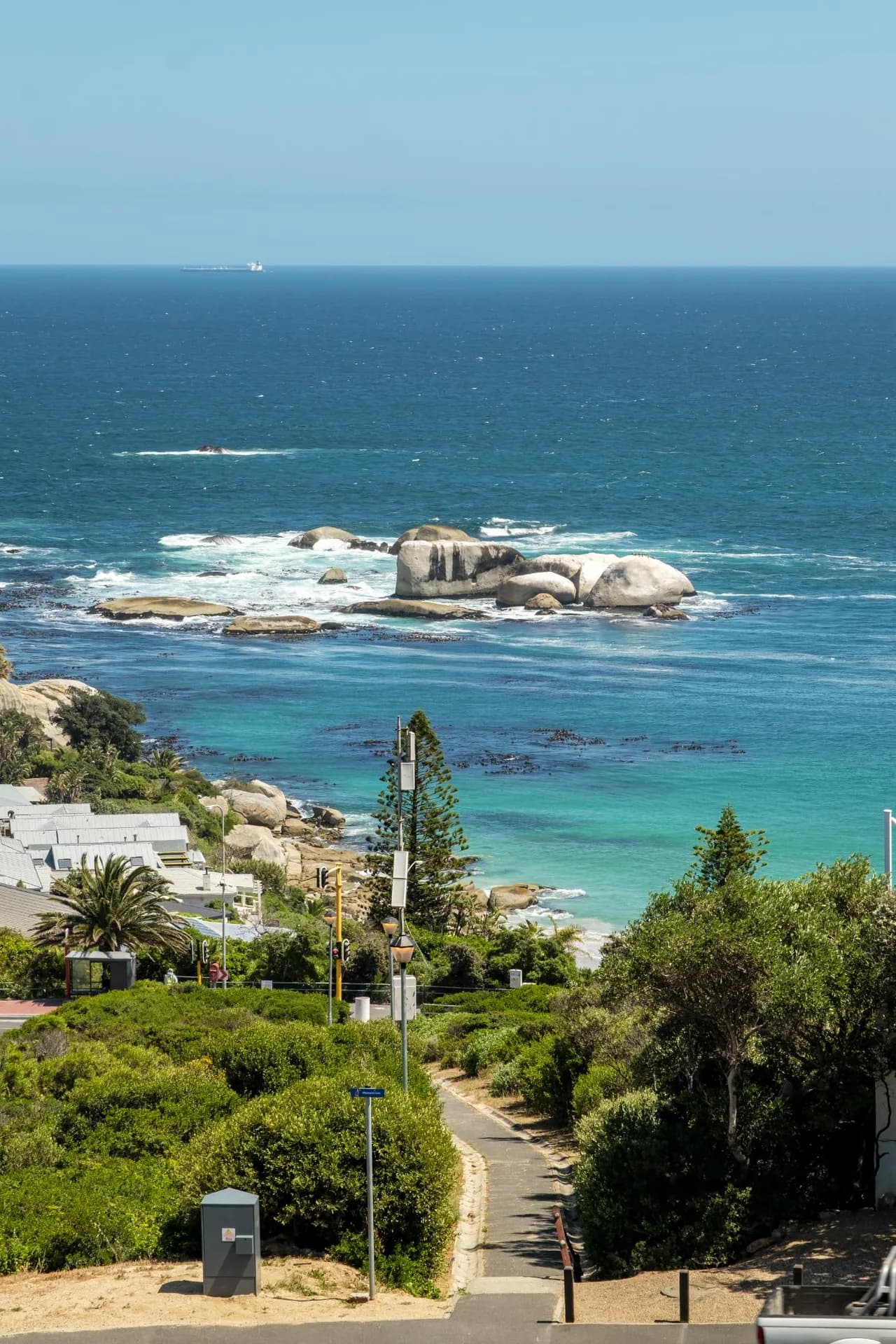 Stylish Three Bedroom Apartment in Camps Bay, Cape Town photo 4