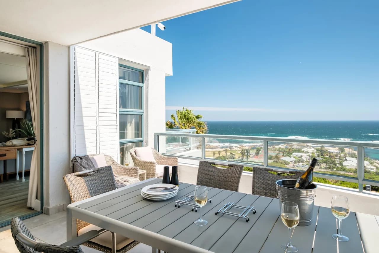 Stylish Three Bedroom Apartment in Camps Bay, Cape Town photo 5