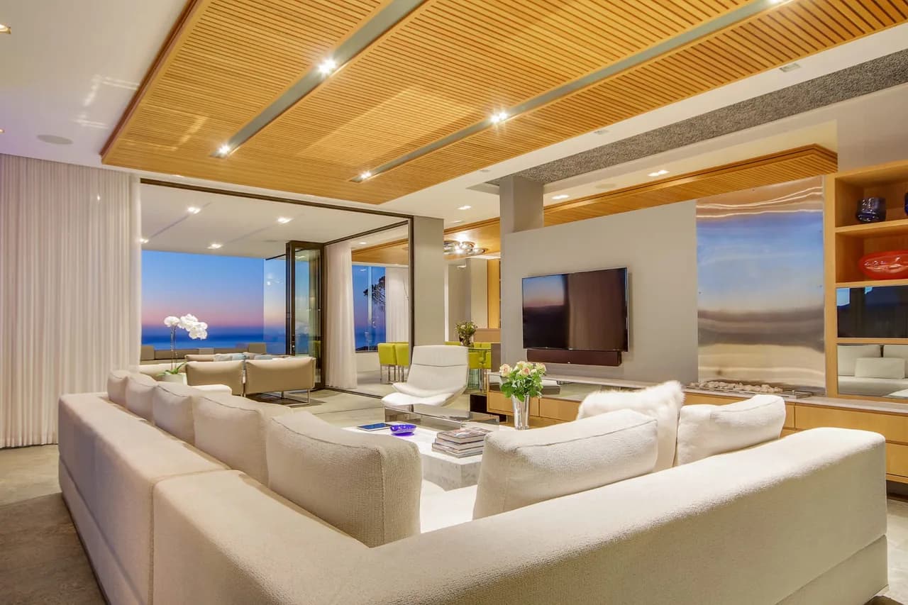 Three-Level Villa with Lift in Cape Town photo 2