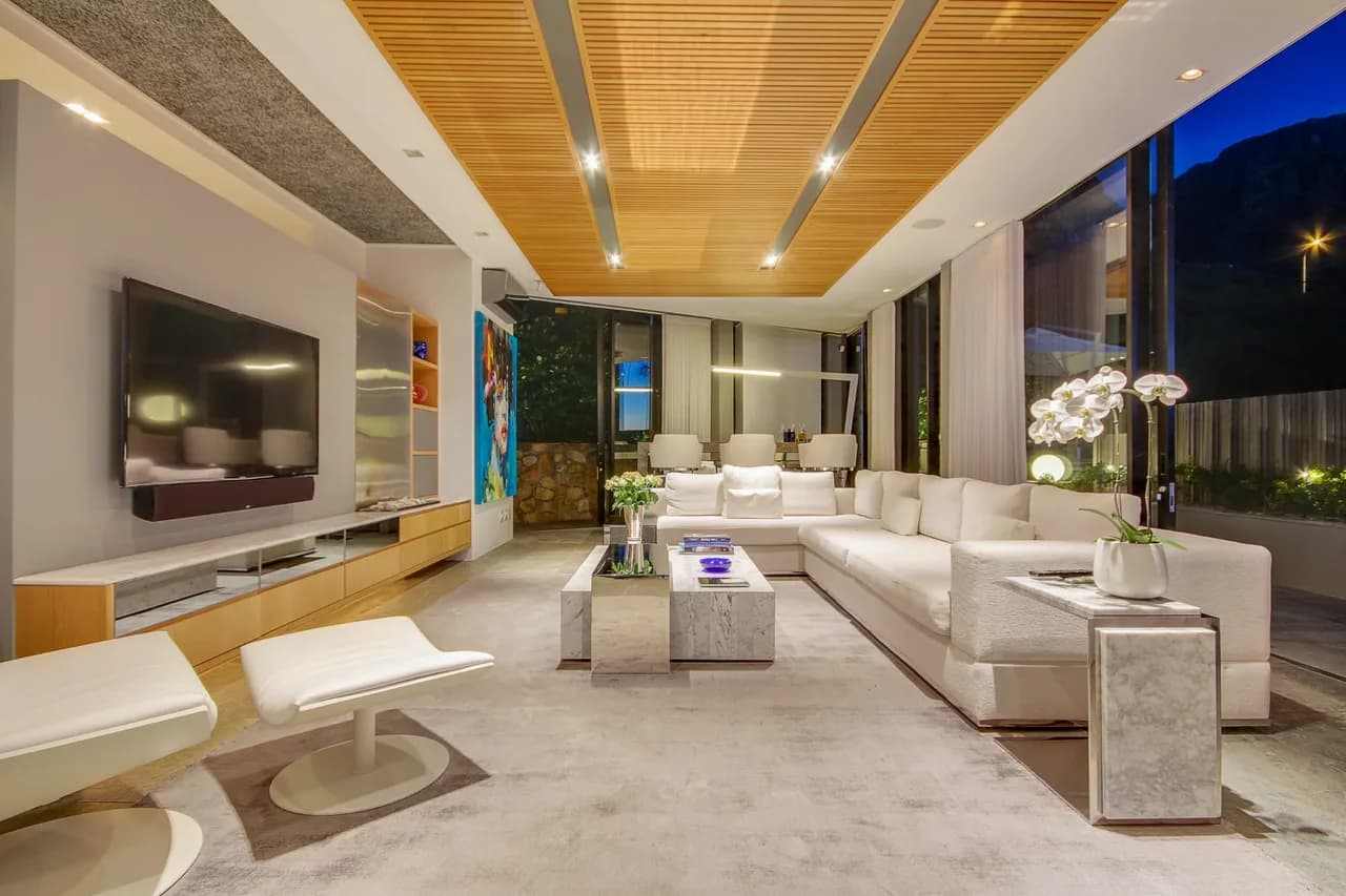Three-Level Villa with Lift in Cape Town photo 4