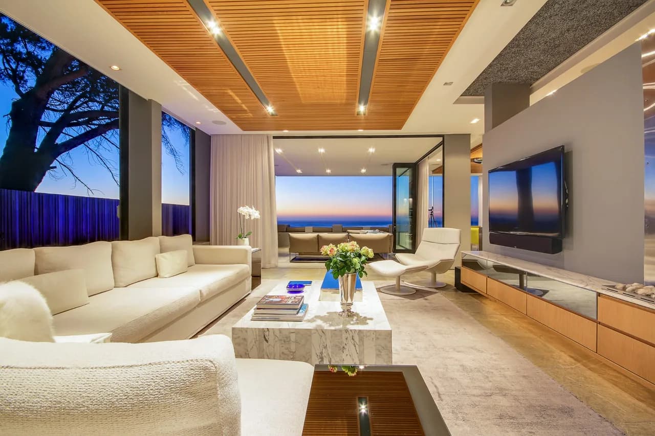 Three-Level Villa with Lift in Cape Town photo 5